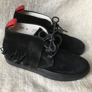Del Toro Tomahawk black suede chukka boots. Size 6. NWOB